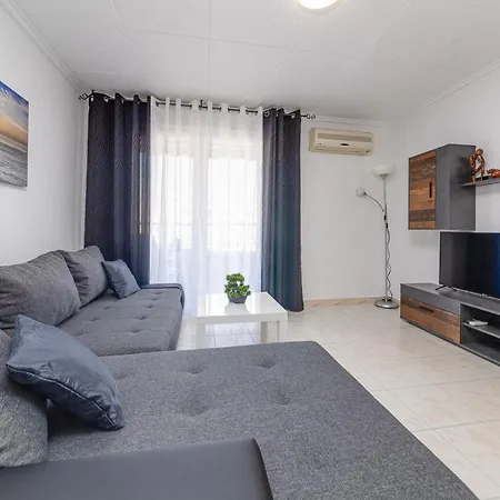 Ramon Apartment *